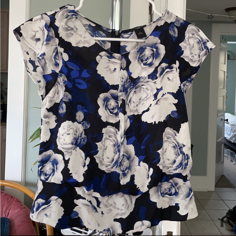 Ann Taylor XSP floral blue white black rose top